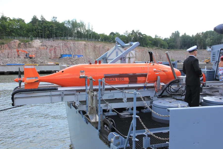 AUV HUGIN 1000 di atas kapal mine countermeasure Angkatan Laut Finlandia