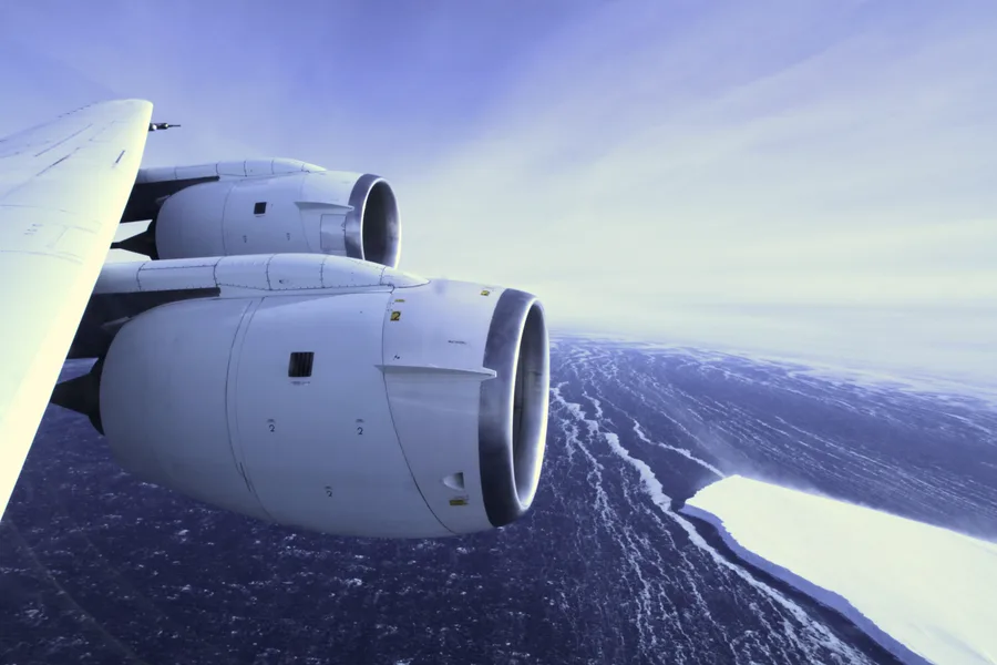 Pemandangan udara tepian ice shelf Pine Island Glacier di Antartika